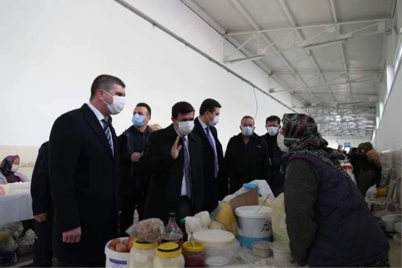Çok yüksek riskli iller arasında bulunan Burdur’da yetkililer Salı Pazarı’nda denetim yaptı
