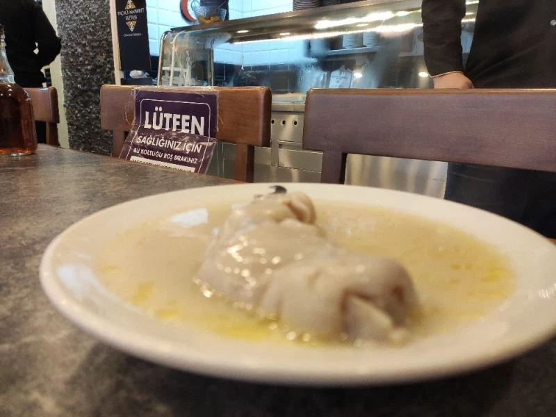 İstanbul’da vatandaşlar şifa için paça çorbacılarına akın etti
