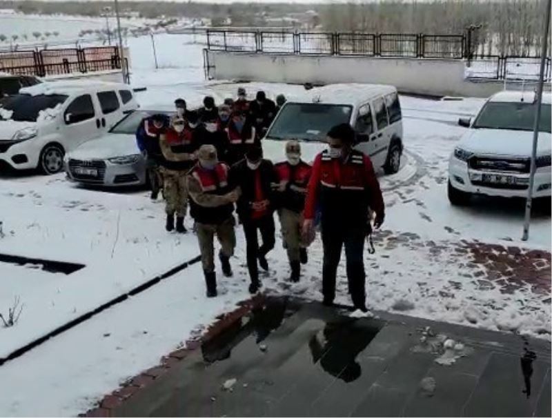 Erciş’teki tefecilik operasyonunda 5 kişi tutuklandı
