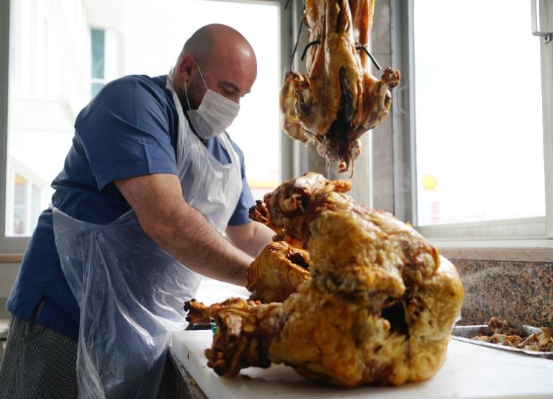 Türk mutfağının en seçkin lezzetlerinden kuyu kebabı sezonu açıldı
