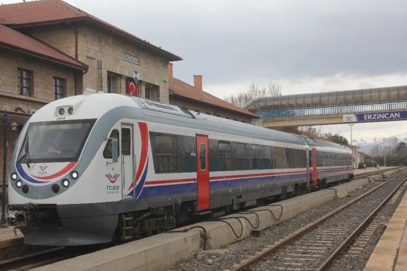 Erzincan - Divriği arası raybüs seferleri bir yıl aradan sonra yeniden başladı

