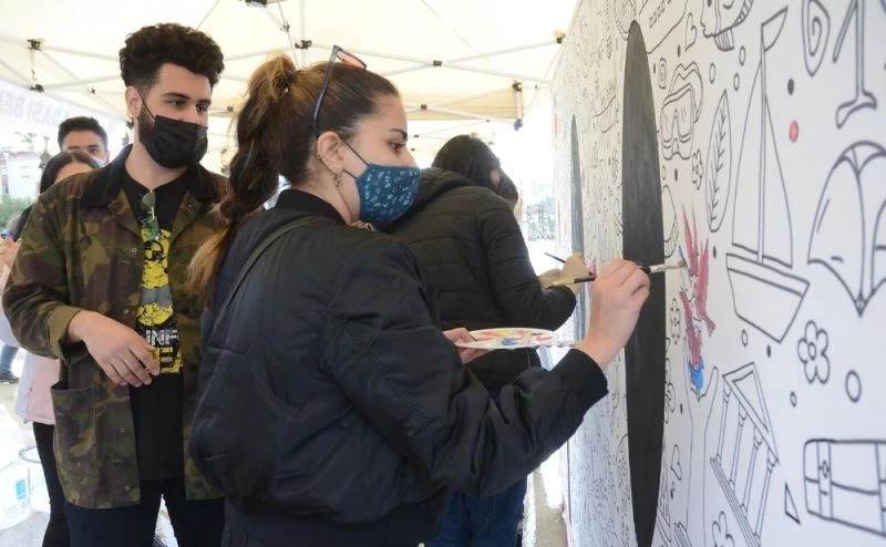 Mutluluğun resmini boyadılar
