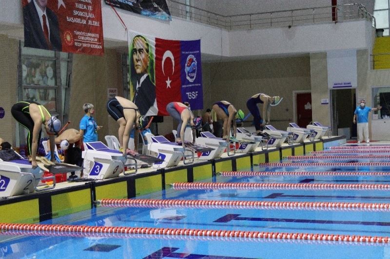 TSSF Paletli Yüzme Bireysel Açık Yaş Bahar Şampiyonası’nda 9 Türkiye rekoru kırıldı