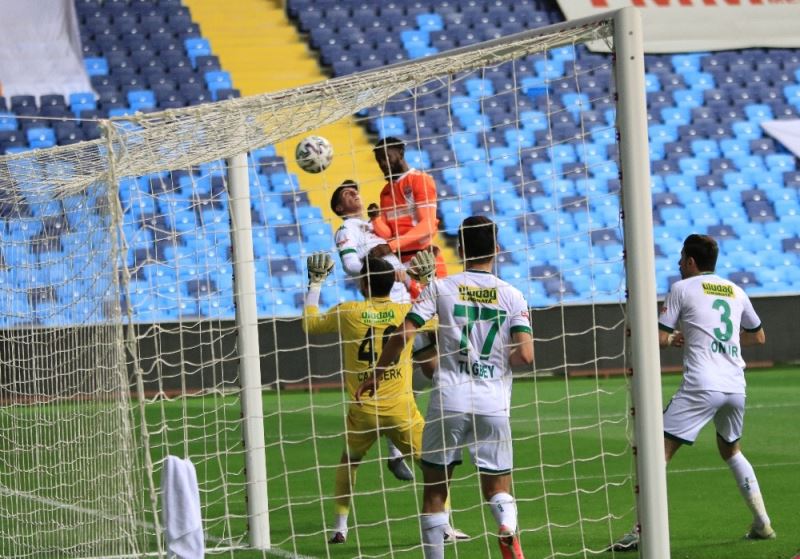 TFF 1. Lig: Adanaspor :0 - Bursaspor: 1 (İlk yarı sonucu)