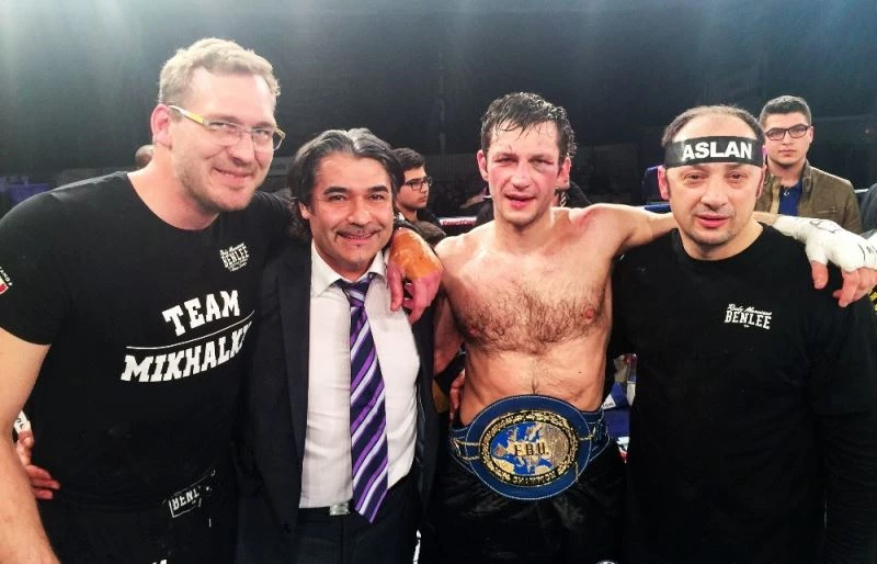 EC BOXİNG boksörü Igor Mikhalkin, Moskova’da tarih yazdı