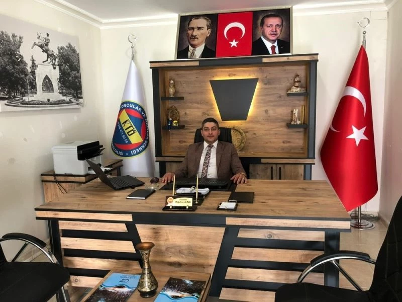 Kamyoncular ve tırcılar kontak kapatıyor
