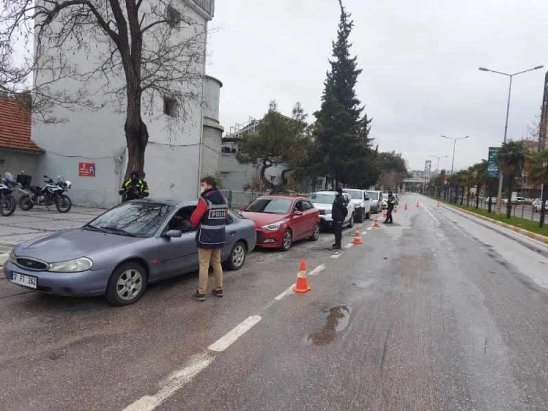 Balıkesir’de pazar günü izinsiz sokağa çıkan 541 kişiye ceza
