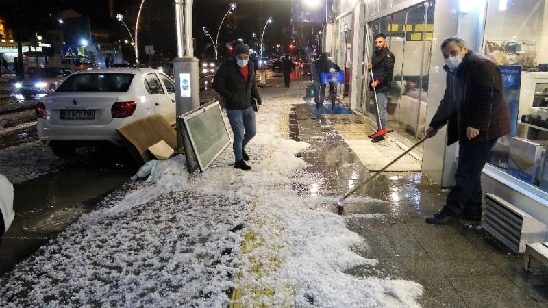 Dolunun vurduğu Tokat’ta caddeler beyaza büründü
