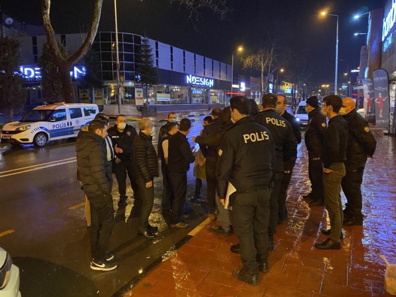 Yol verme kavgasında kan aktı, yaralılar çalıştıkları iş yerine sığındı
