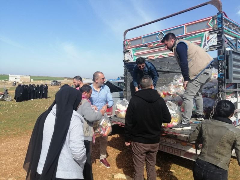 Gönüllü öğretmenlerin kampanyası ile Suriye’deki yetimlere yardımlar ulaştırıldı
