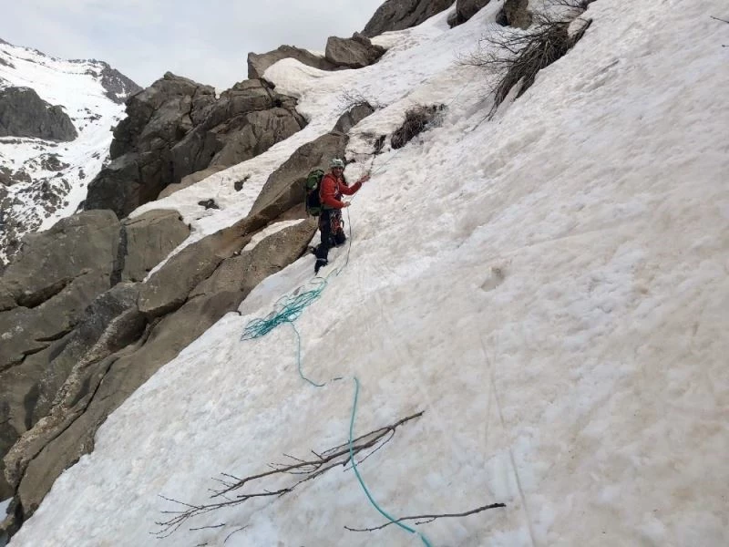 Dağcılardan Belkıs Zirvesi için rota tırmanışı
