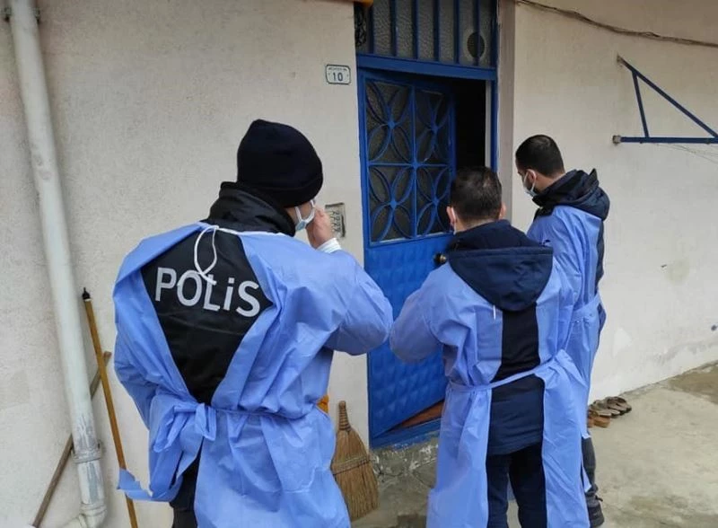 Vaka artışları sonrası ilçedeki 3 bina karantinaya alındı
