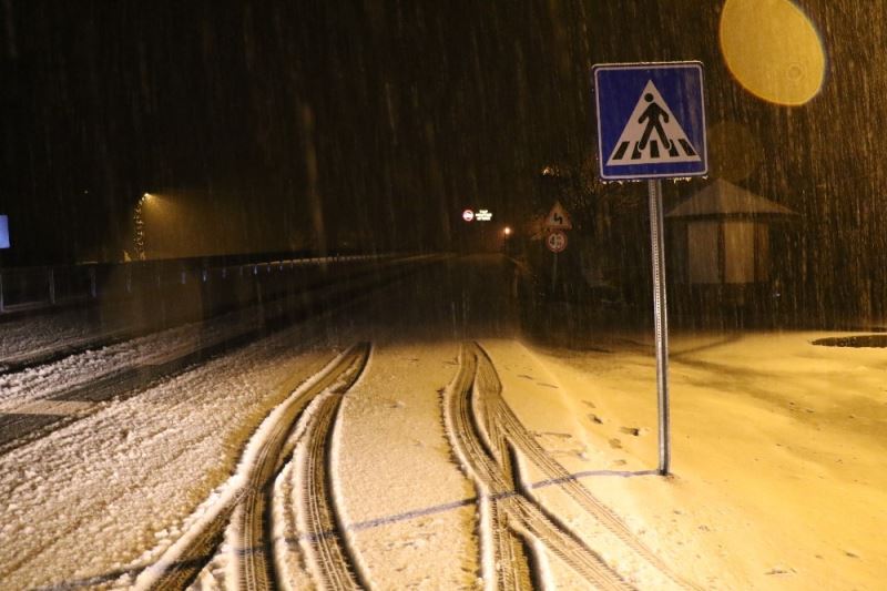 Zonguldak-Ereğli karayolunda yoğun kar yağışı
