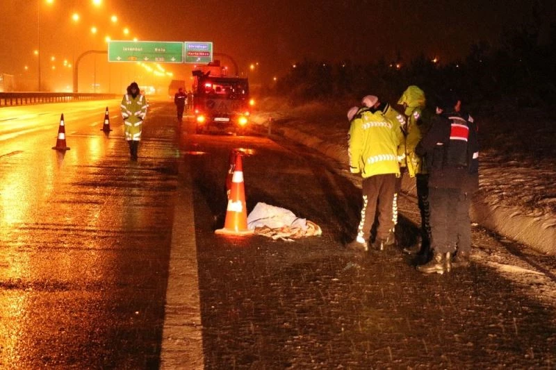 TEM’de otobüsten indirilen yolcu kamyonun çarpması sonucu hayatını kaybetti
