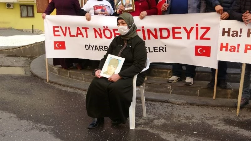 Evlat nöbetindeki ailelerin çığlığı Türkiye’yi sarmaya devam ediyor
