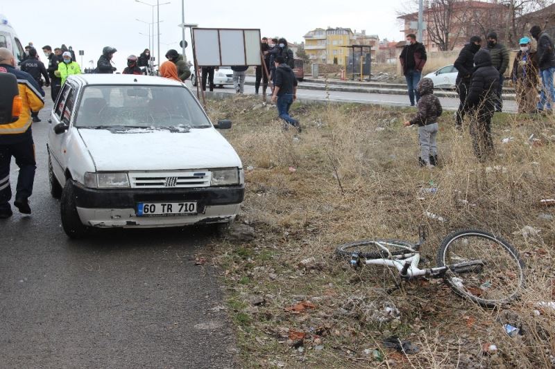 Bisiklet sürücüsü ve yayaya çarptı, gözyaşlarını tutamadı
