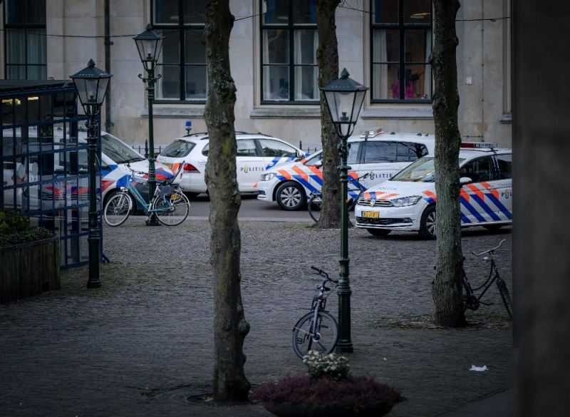 Hollanda Parlamentosu’ndaki bomba ihbarı asılsız çıktı
