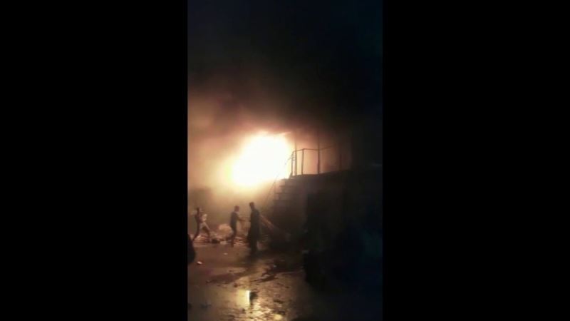 Maltepe’de yaşadıkları konteynerin yandığını gören işçiler su bidonları ile söndürmeye çalıştı
