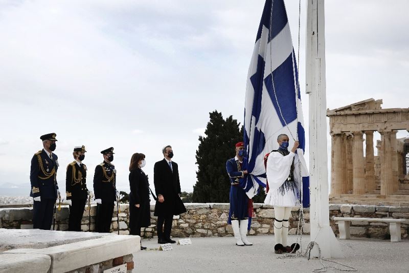 Yunanistan bağımsızlık gününü askeri geçit töreniyle kutladı
