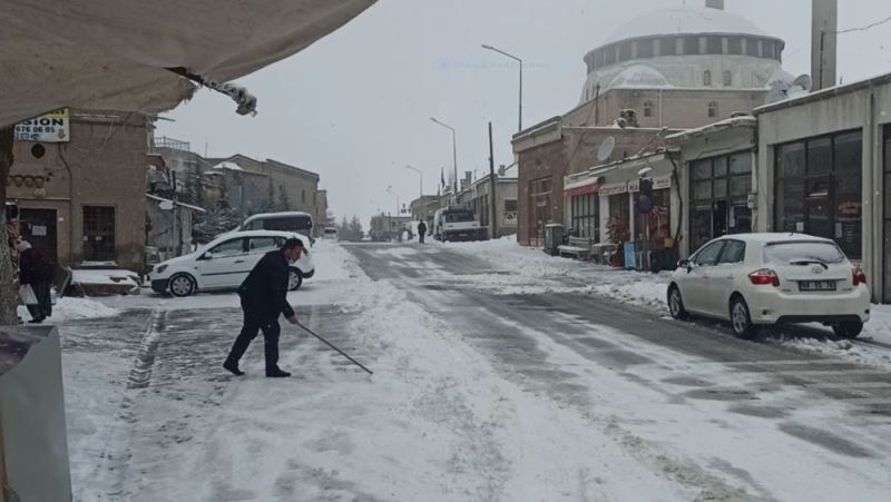 Aksaray’ın Güzelyurt ilçesinde kar yağışı
