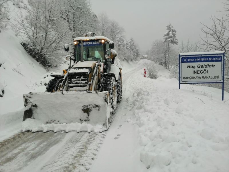 Bursa’da karla kesintisiz mücadele
