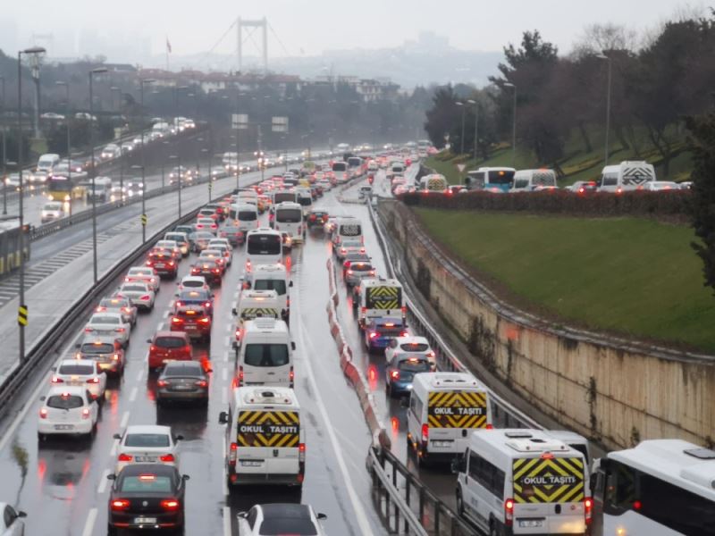 İstanbul’da kar nedeniyle trafik yoğunluğu yüzde 65’lere çıktı
