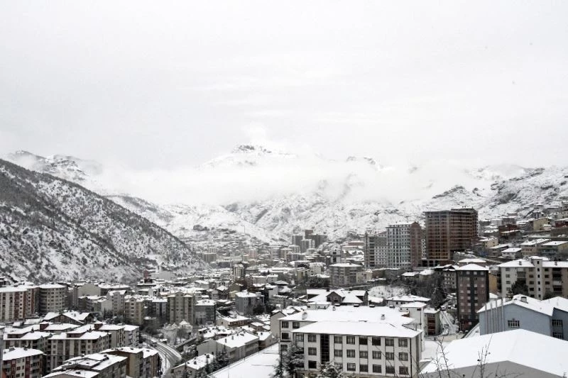 Gümüşhane’de Mart kapıdan baktırdı
