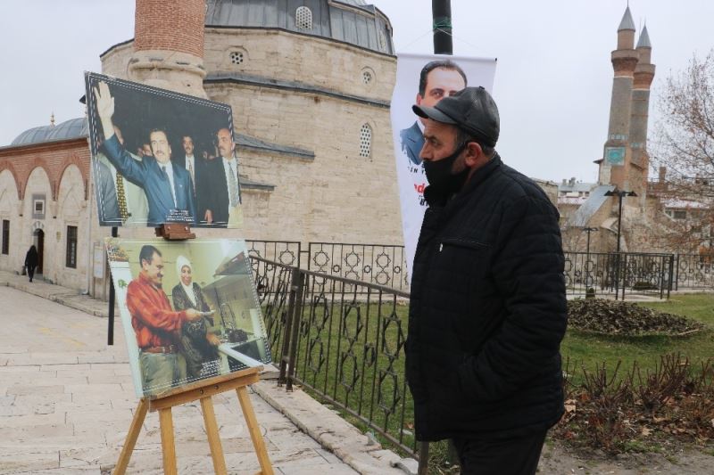 Yazıcıoğlu kent meydanında fotoğraflarıyla anıldı
