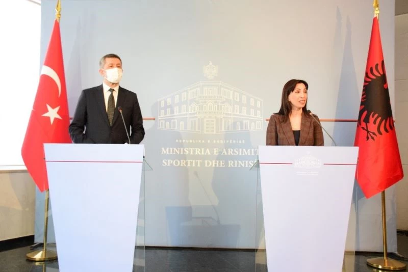 Bakan Selçuk: “Arnavutça’nın da Türkiye’de seçmeli ders olarak okutulması da bizim takibimizdedir”
