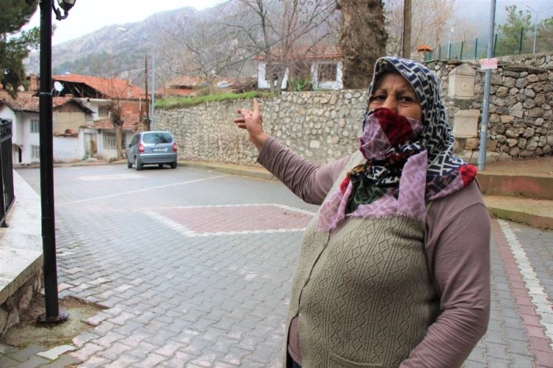 Saliha nine hırsızları yakalattı, mahalleyi yanmaktan kurtardı
