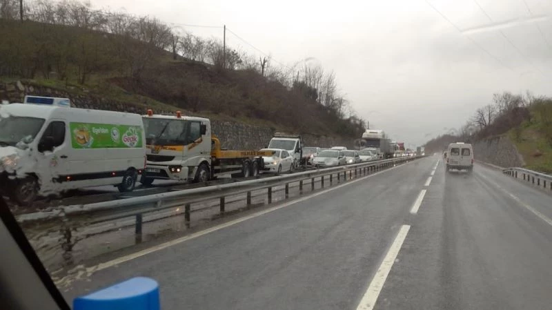 D-655 karayolunda yol çalışması uzun kuyruk oluşturdu
