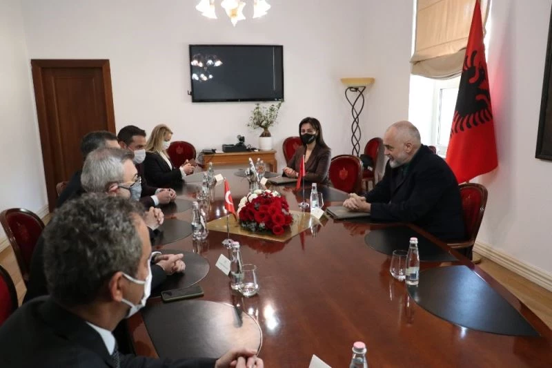 Milli Eğitim Bakanı Selçuk, Arnavutluk Başbakanı Rama ile görüştü
