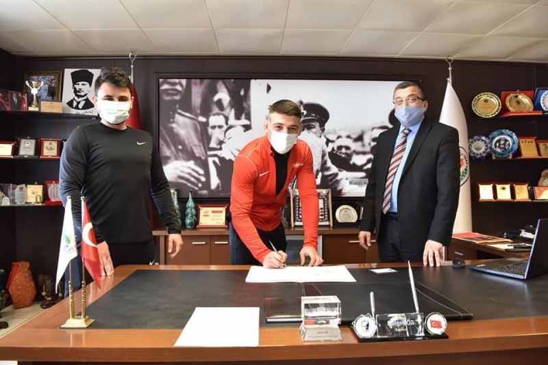 Çan Belediyesi güreş kulübüne yeni transfer
