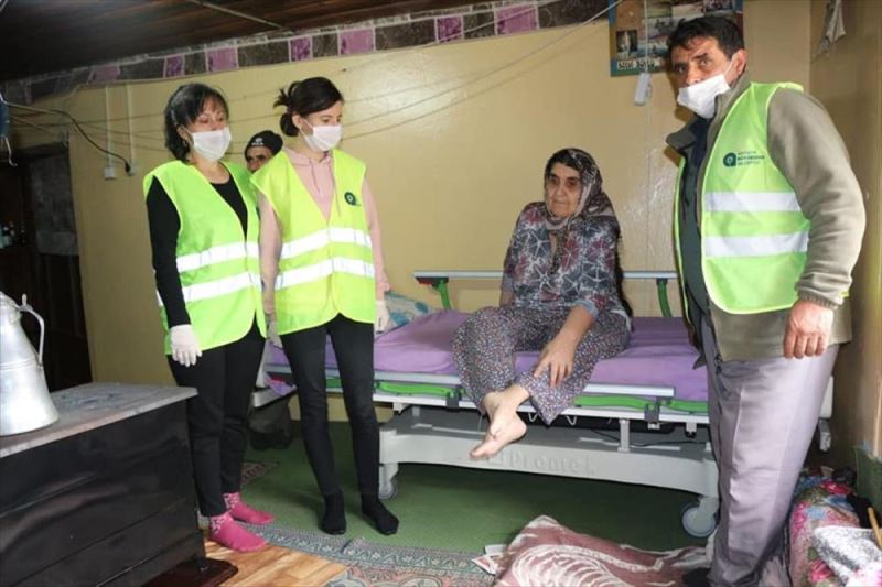 Antalya Büyükşehir Belediyesi, İbradı ilçesindeki iki hastaya yatak yardımında bulundu