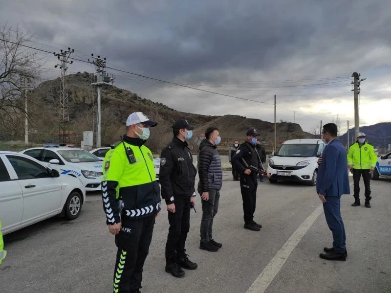 Kaymakam Akpay yol kontrol noktalarını denetledi
