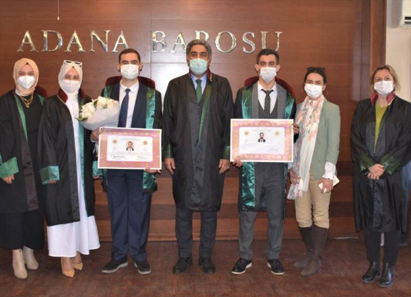 Adana Barosunda stajını tamamlayan 2 yeni avukat mesleğe başladı