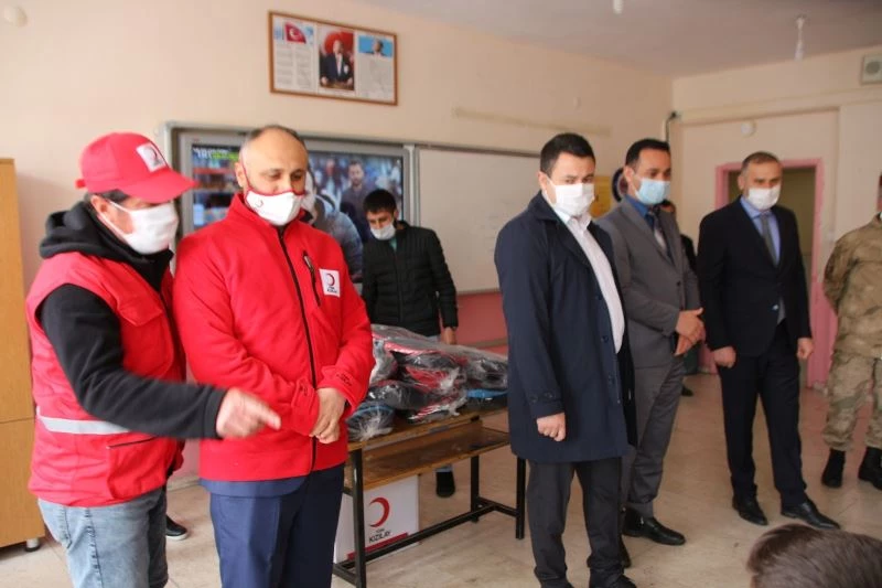 Kaymakam Avcı’dan Çaylar YBO’ya kütüphane müjdesi
