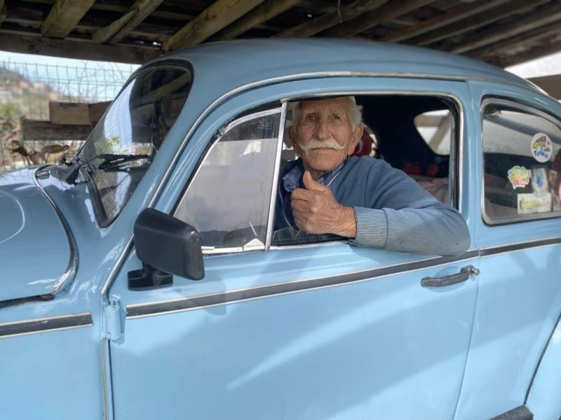 85 yaşındaki Altan dedenin vosvos aşkı
