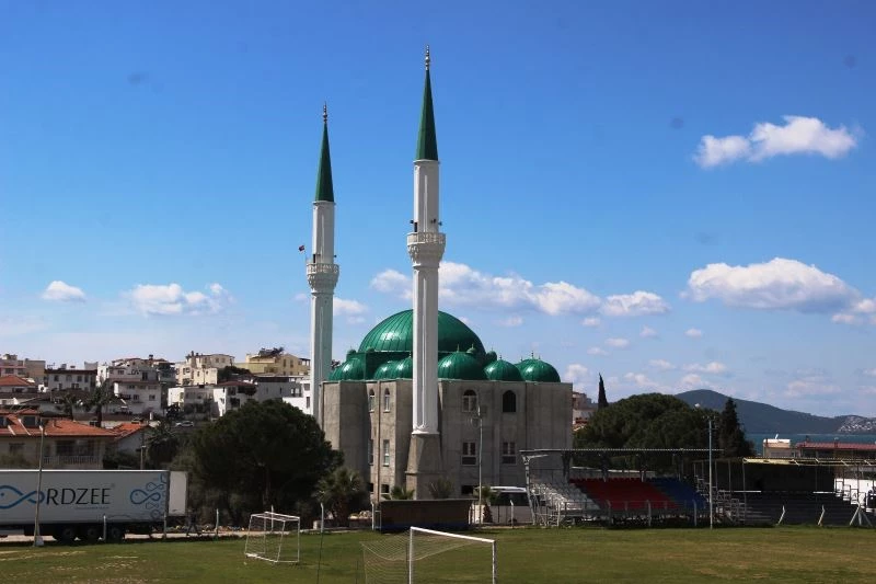 8 yıldır tamamlanamayan cami bölge halkını çileden çıkardı
