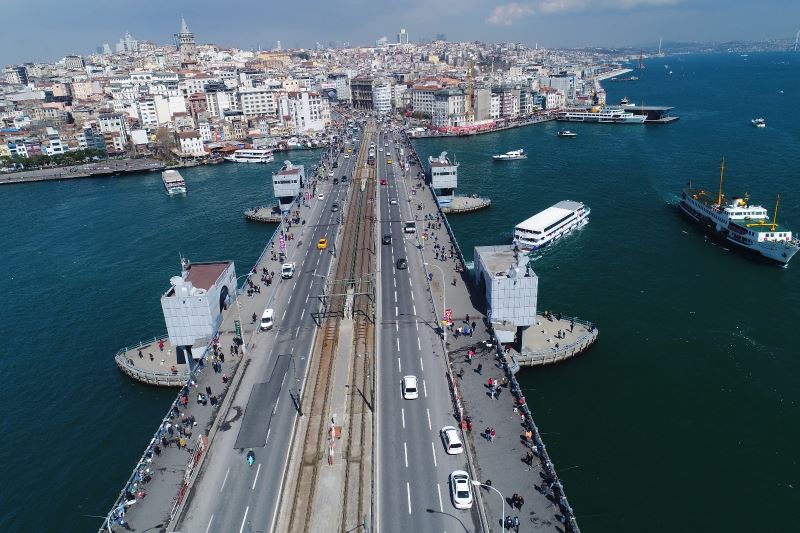 Eminönü’ndeki kalabalık eski günlerine döndü
