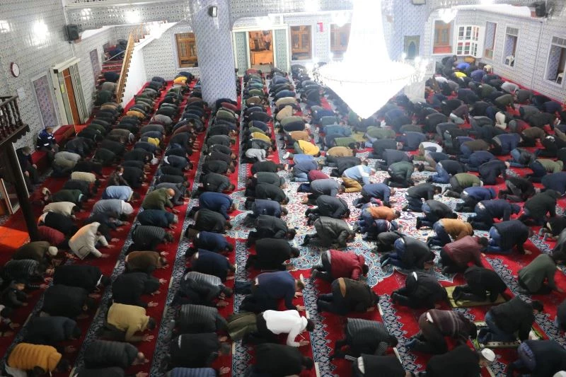 Peygamberler Şehri Şanlıurfa’da Berat Kandili Coşkusu
