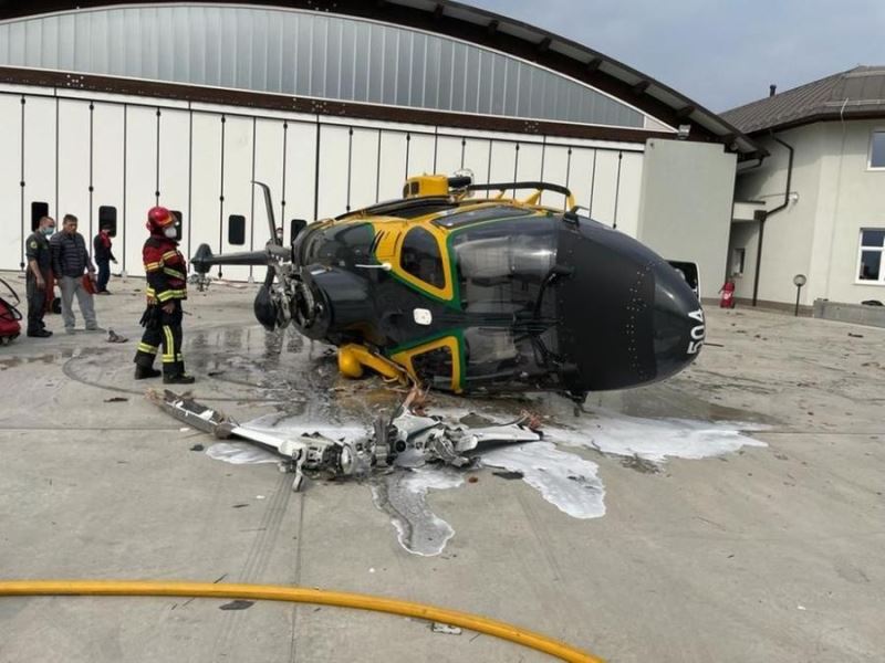 İtalya’da polis helikopteri havalanırken kaza yaptı
