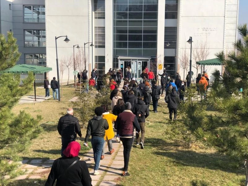 YÖKDİL sınavı pandemi tedbirleriyle yapıldı
