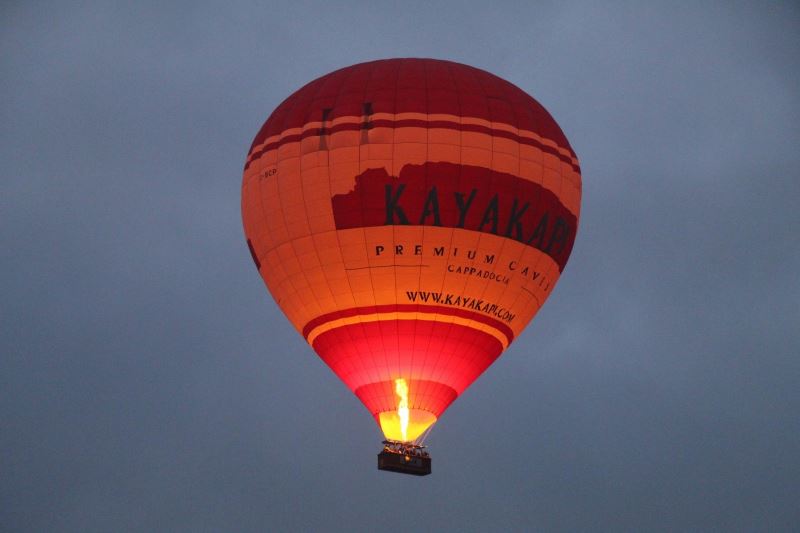 Kapadokya’da gökyüzü balonlarla buluştu
