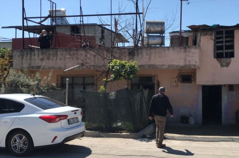 Kaldığı barakada ölü bulunan kişinin 40 yıl önce geçirdiği kazada öldüğü sanılarak morga konulduğu öğrenildi