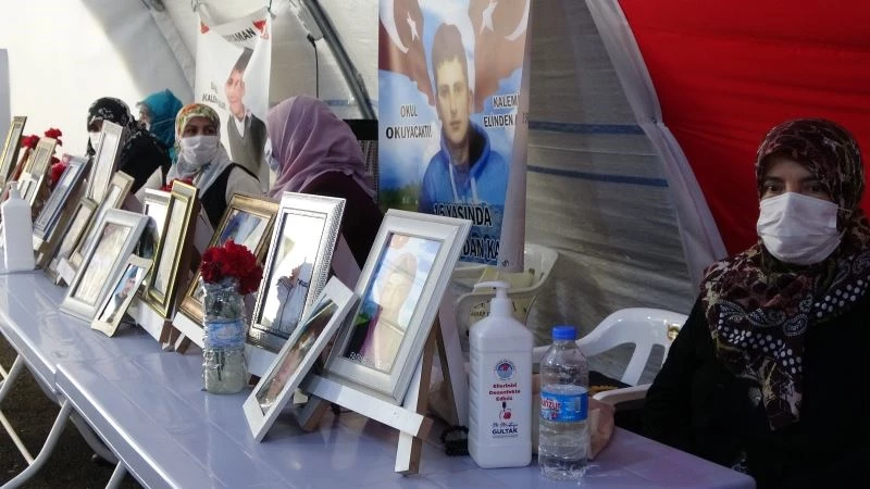 Evlat nöbetindeki aileler HDP’ye ateş püskürdü: 