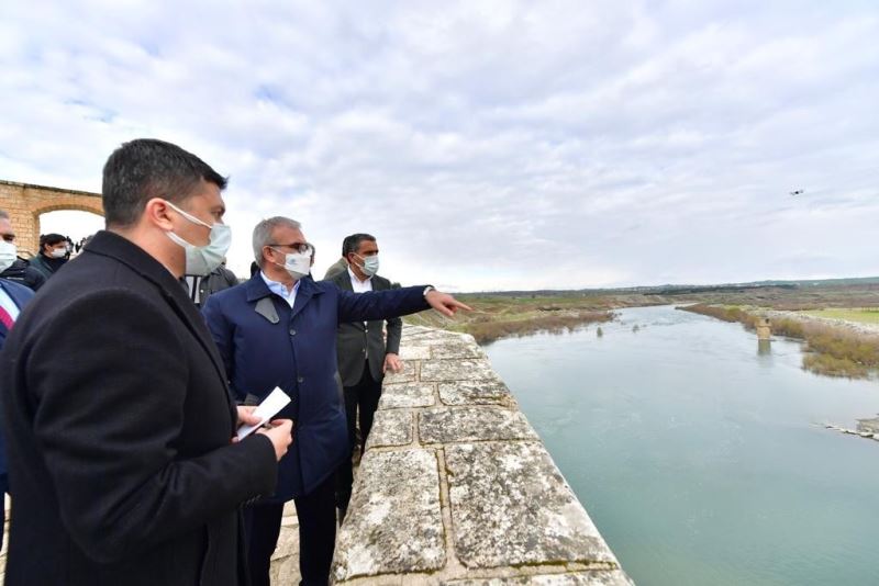 Malabadi Köprüsü etrafına 22 bin metrekarelik park alanı yapılacak
