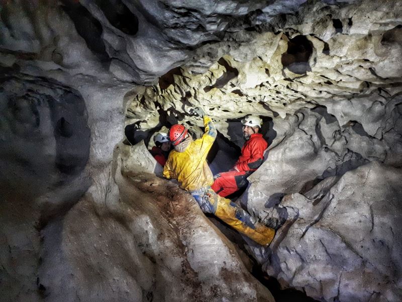 İnsuyu Mağarası’nın ziyarete kapalı galerilerinde ve göllerde etüd çalışması
