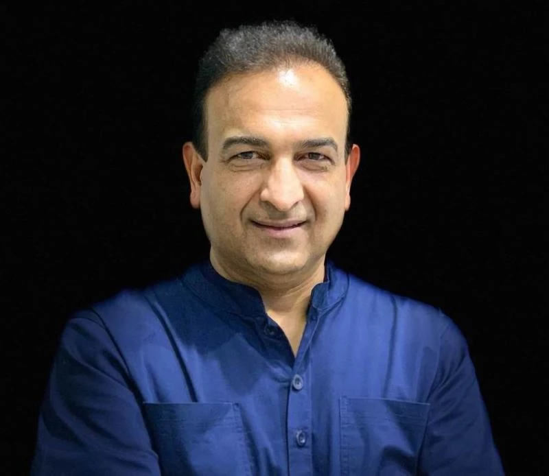 Bulut Dental CEO’su Dt. Vecdi Bulut; “Ortodontik tedavide diş teli yerine şeffaf plakla çözüm sunuyoruz”
