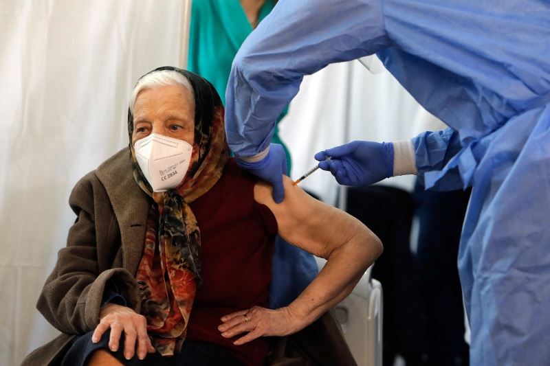 Romanyalı Baltag, 104 yaşında aşı oldu
